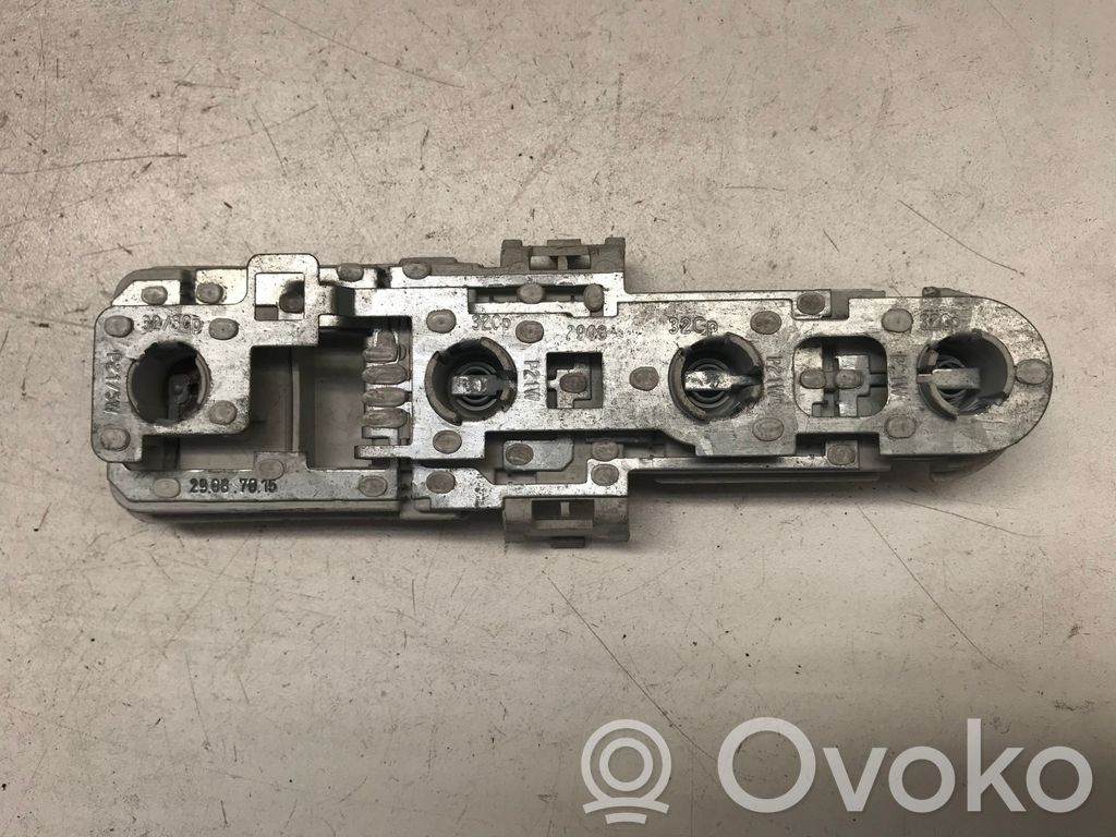 Audi A4 S4 B5 8D Takavalon osa 