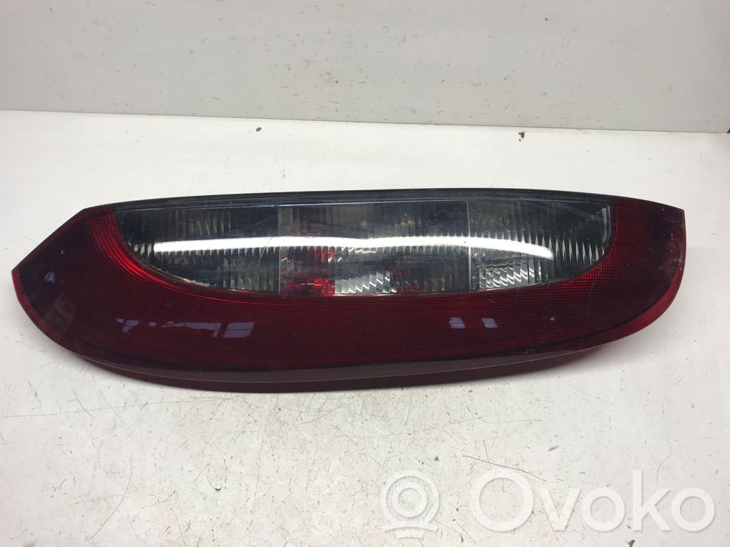 Opel Corsa C Aizmugurējais lukturis virsbūvē 