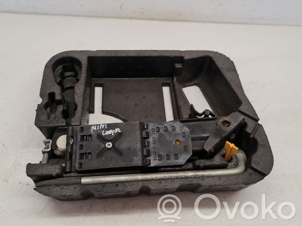 Mini One - Cooper R50 - 53 Lift Jack 