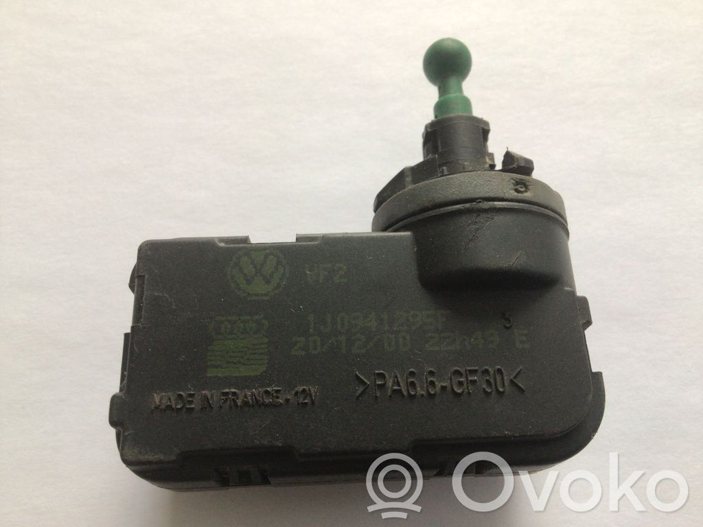 Audi A4 S4 B5 8D Headlight level adjustment motor 