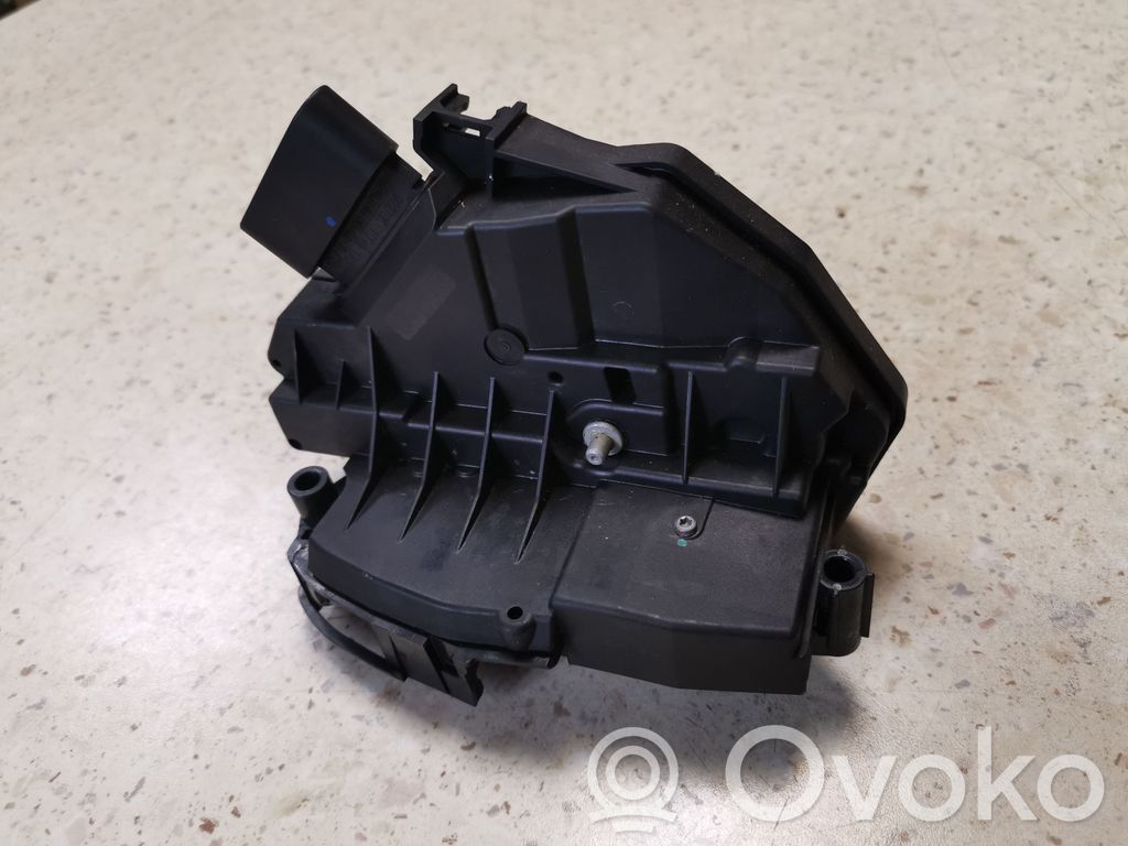 Ford Focus Priekšpusē slēdzene 