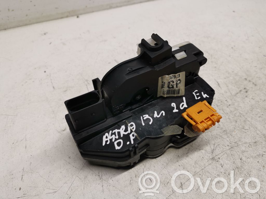 Opel Astra J Priekšpusē slēdzene 