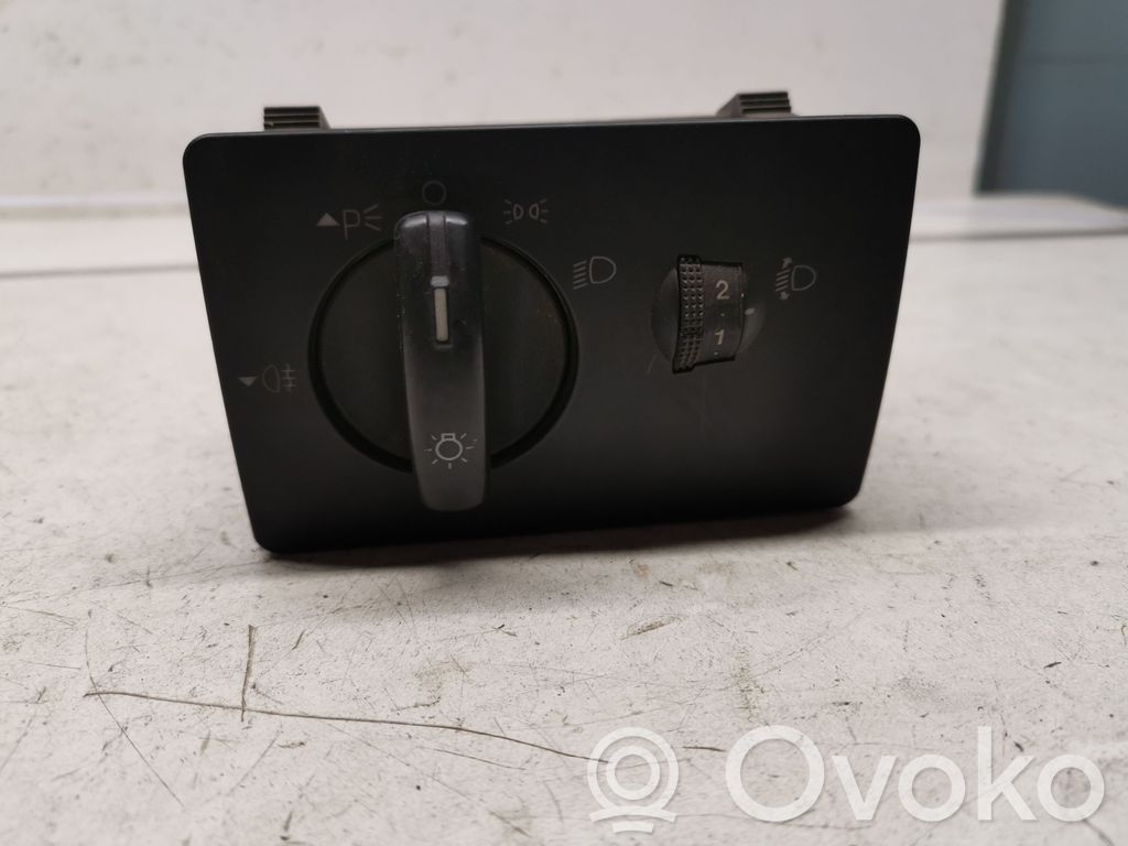 Ford Focus Light switch 