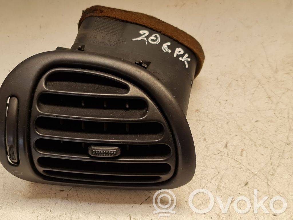 Peugeot 206 Боковая воздушная решётка 