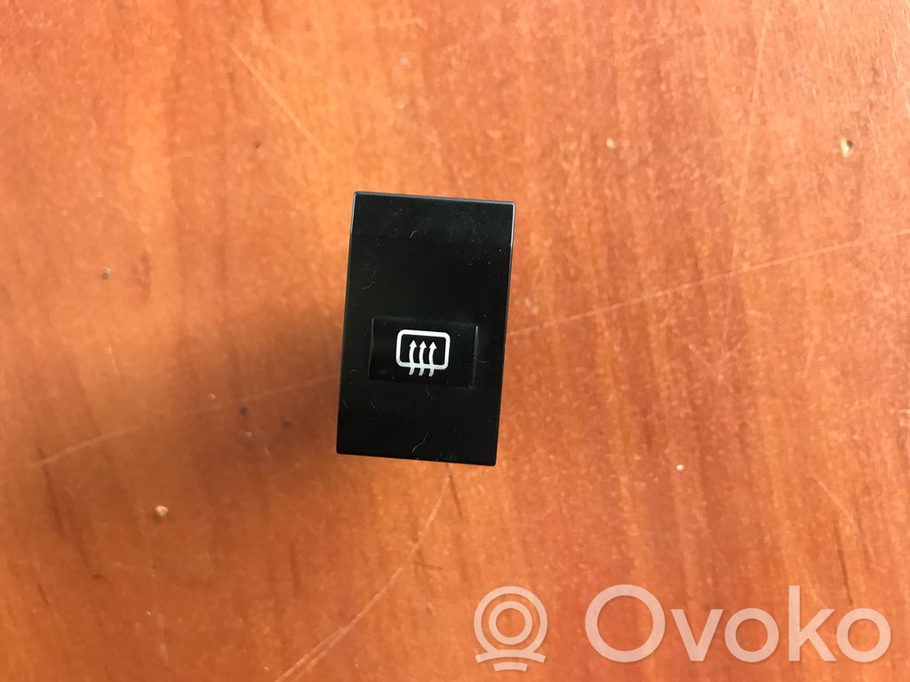 KIA Sorento Windscreen/window heater switch 