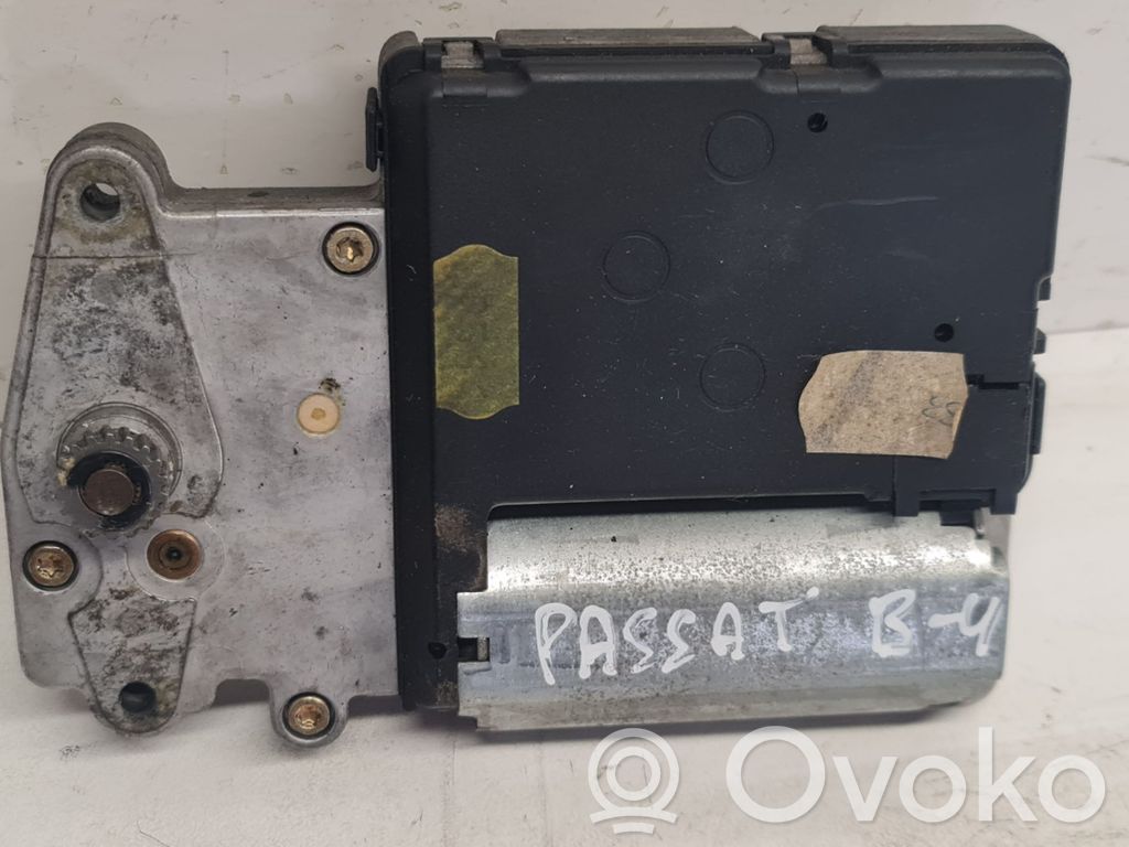 Volkswagen PASSAT B4 Kattoikkunan ohjainlaite/moduuli 