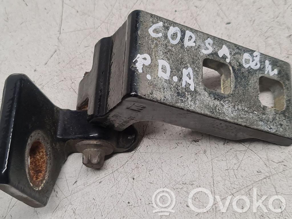 Opel Corsa D Priekšpusē apakšējā vira (eņģe) 