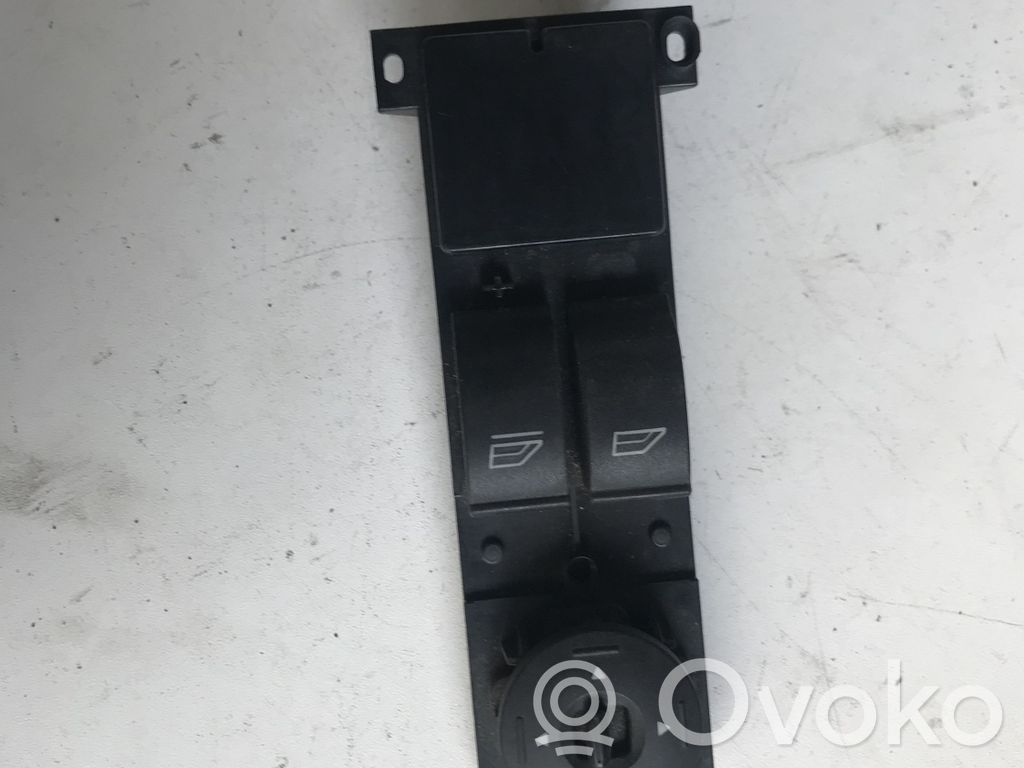 Ford C-MAX I Electric window control switch 