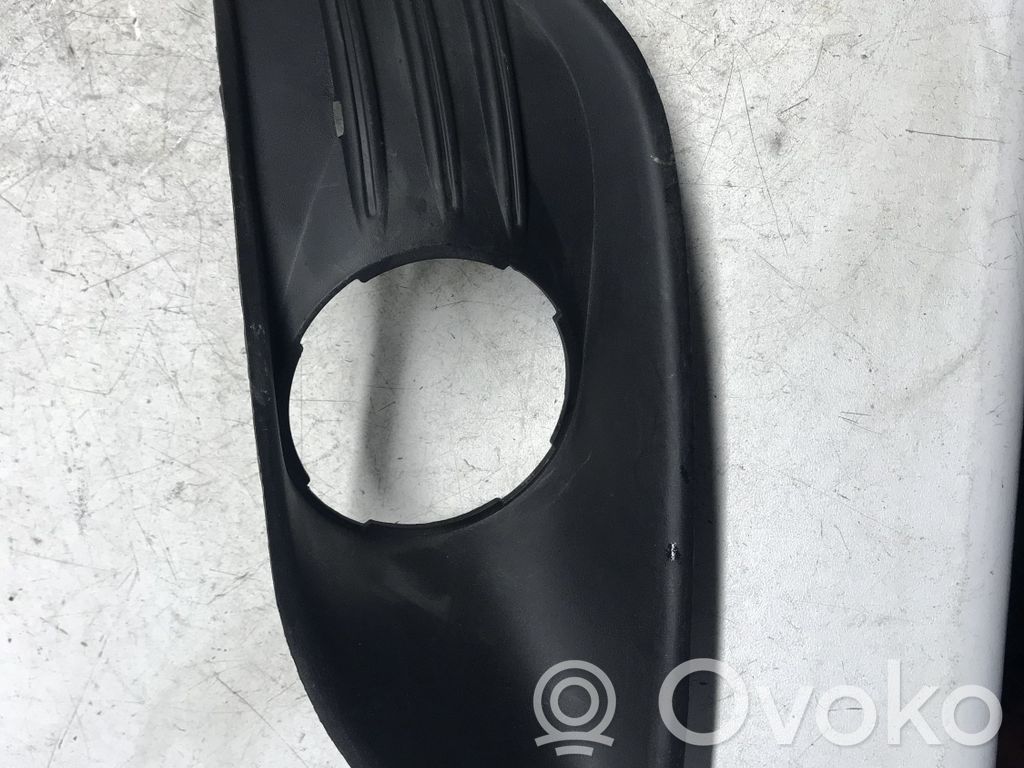 Ford Focus Etusumuvalon ritilä 