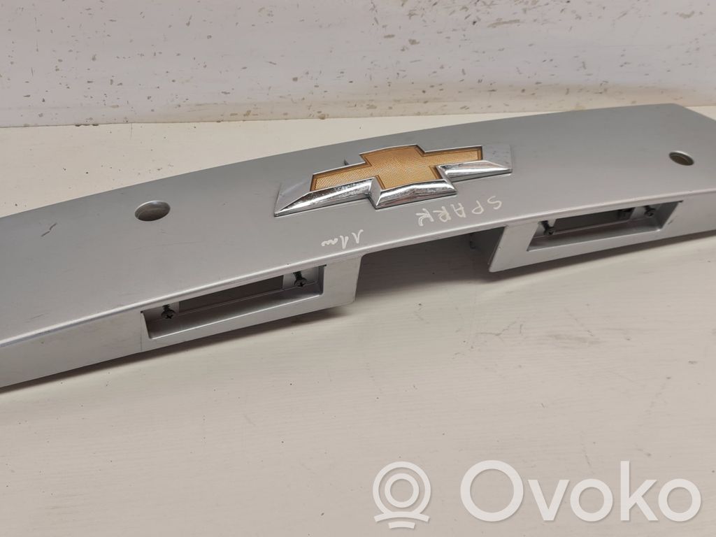 Chevrolet Spark Éclairage de plaque d'immatriculation 