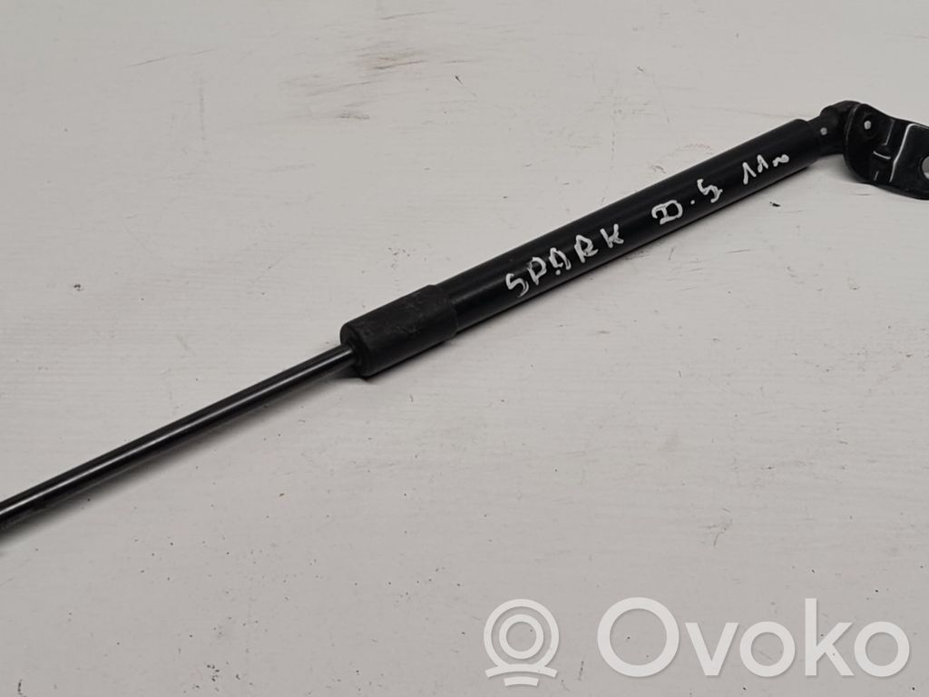 Chevrolet Spark Tailgate/trunk strut/damper 
