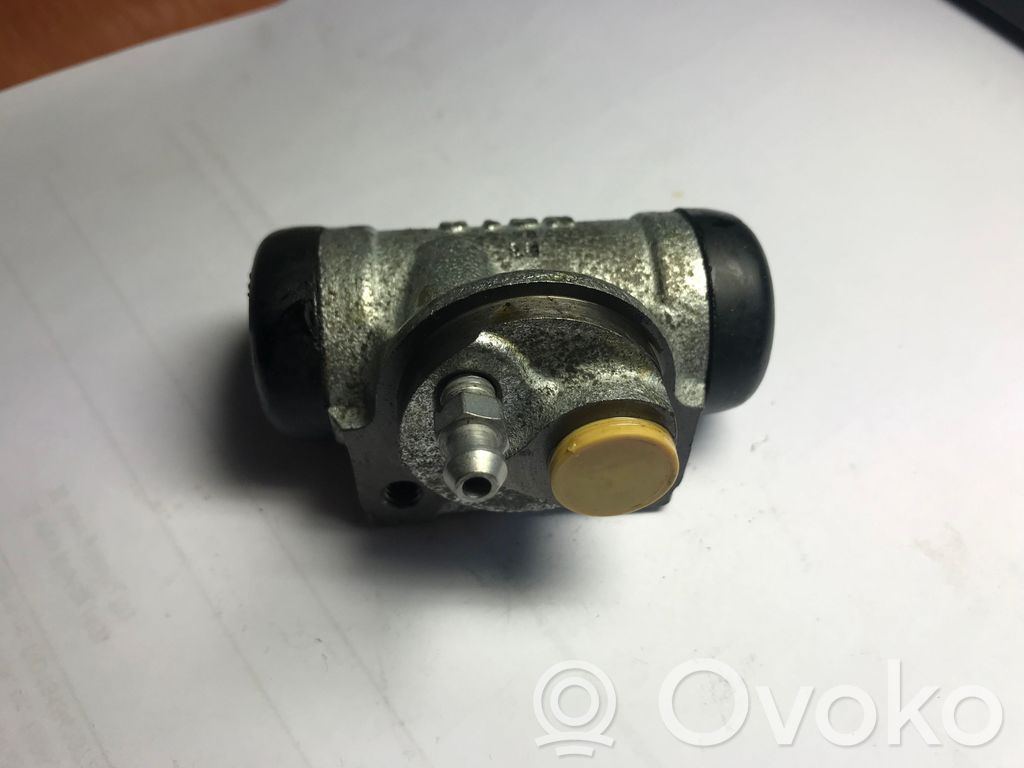 Renault Clio I Rear brake cylinder 