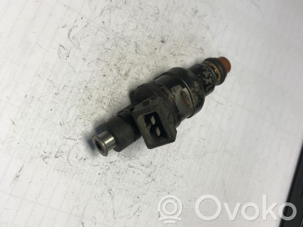 Volkswagen PASSAT B5 Inyector de combustible 