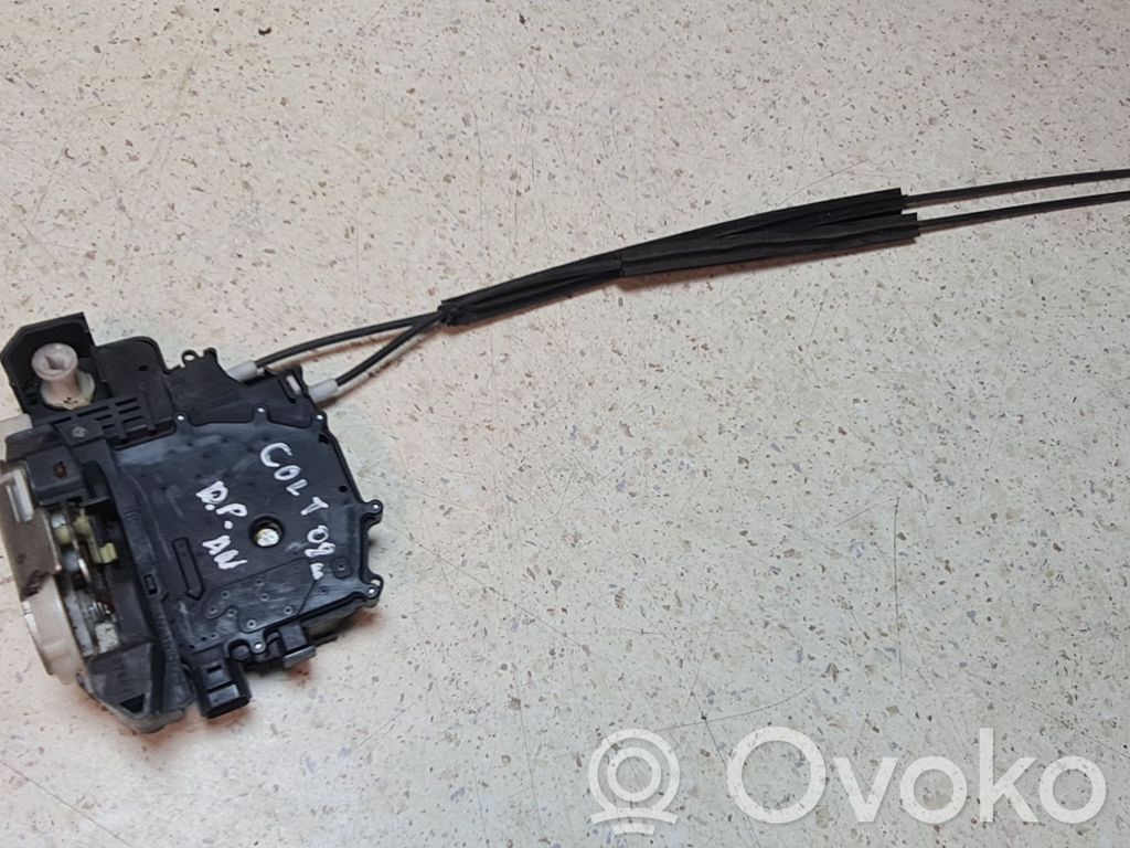 Mitsubishi Colt Priekšpusē slēdzene 