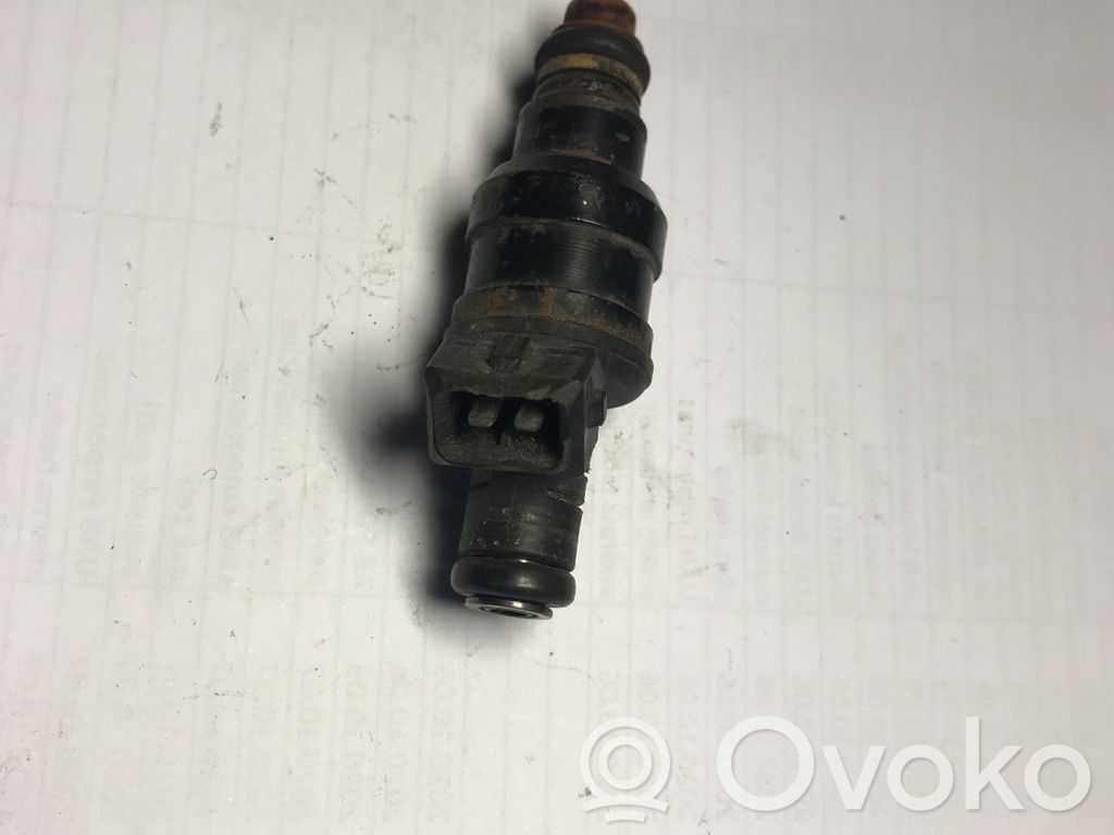 Volkswagen PASSAT B5 Inyector de combustible 