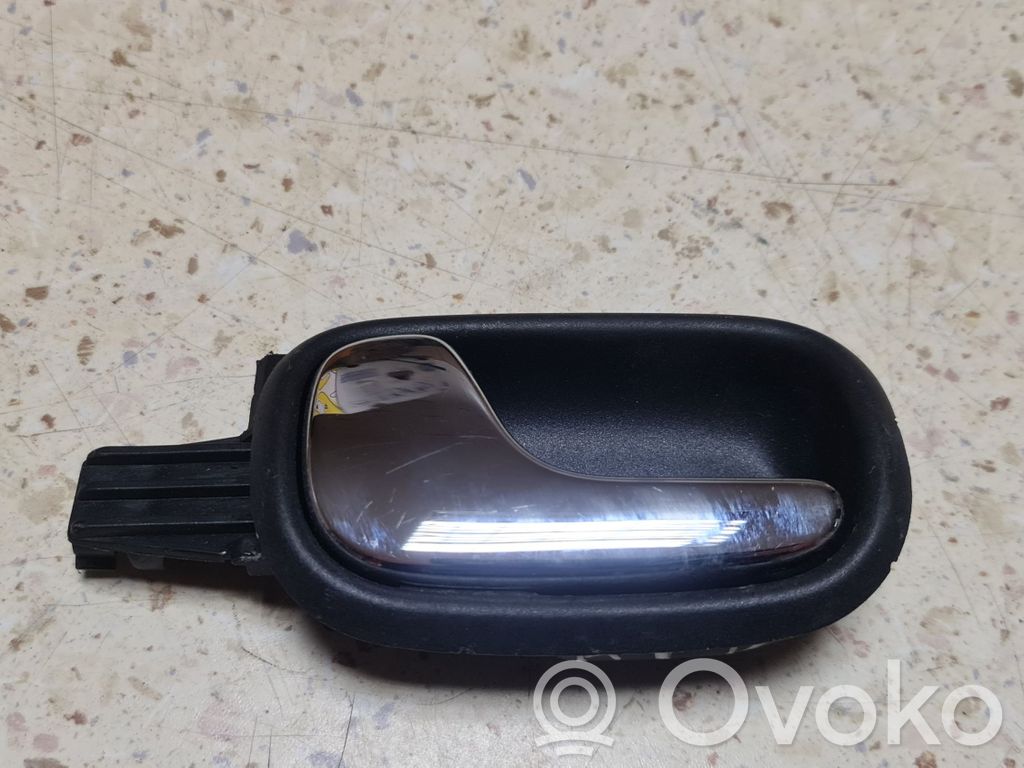 Audi A4 S4 B5 8D Klamka wewnętrzna drzwi tylnych 