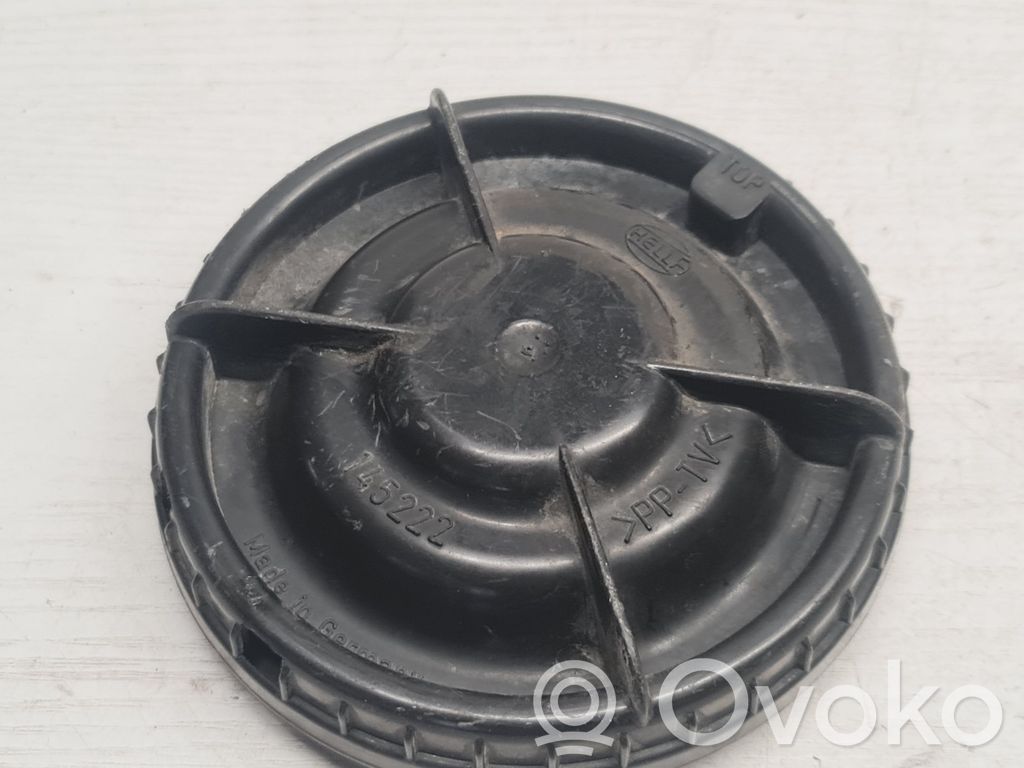 Volkswagen PASSAT B4 Headlight/headlamp dust cover 