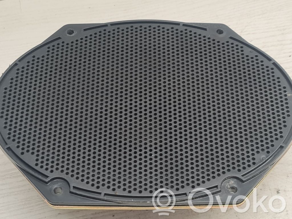 Ford Focus Garsiakalbis (-iai) galinėse duryse 