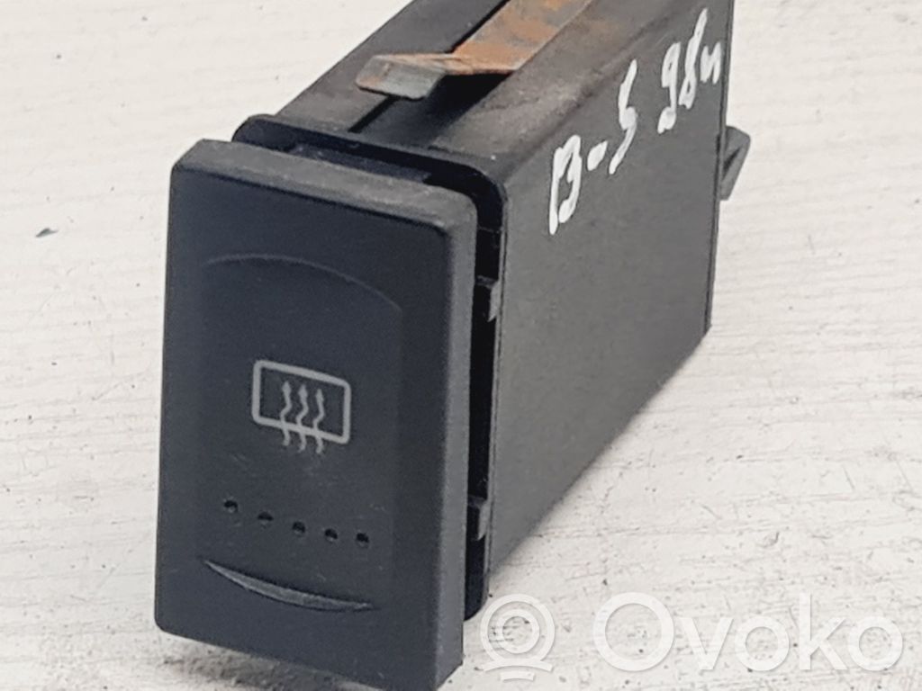 Volkswagen PASSAT B5 Windscreen/window heater switch 