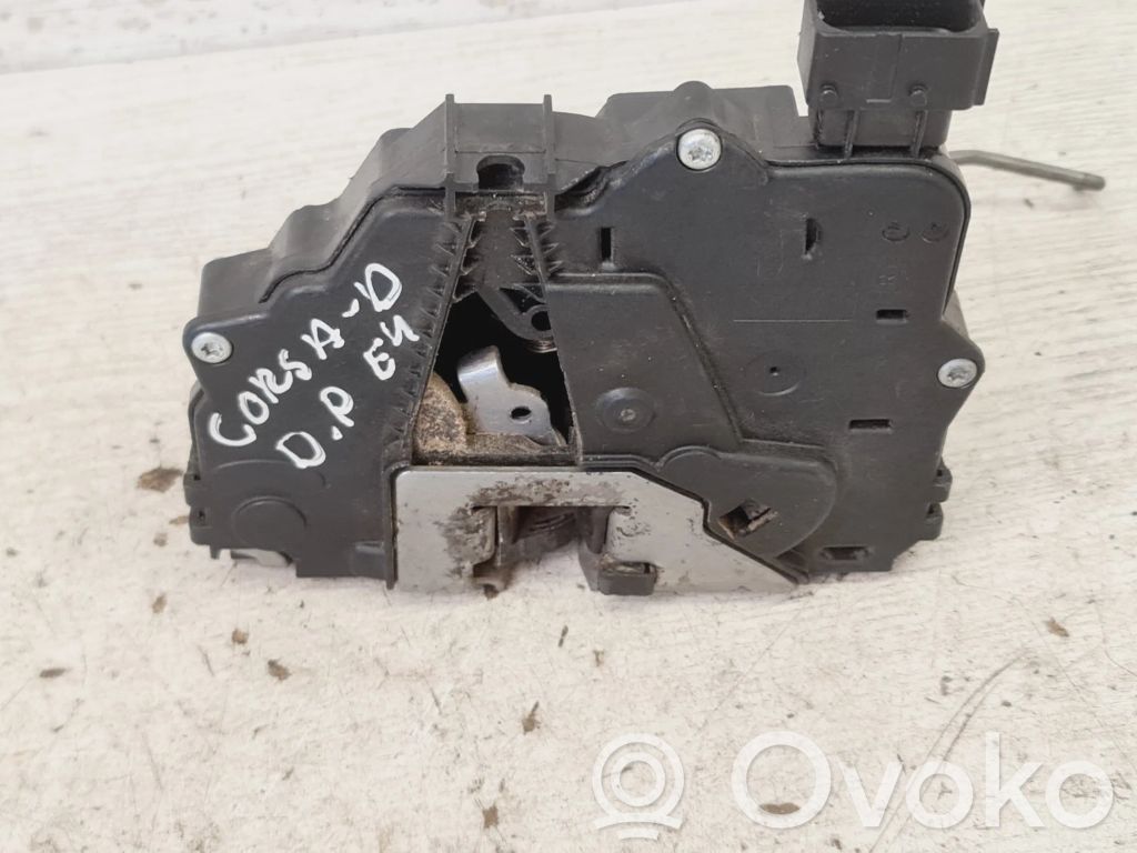 Opel Corsa D Priekšpusē slēdzene 