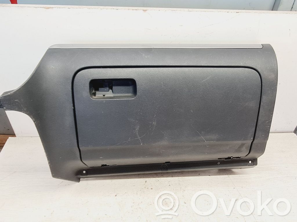 Volkswagen Golf V Daiktadėžė 