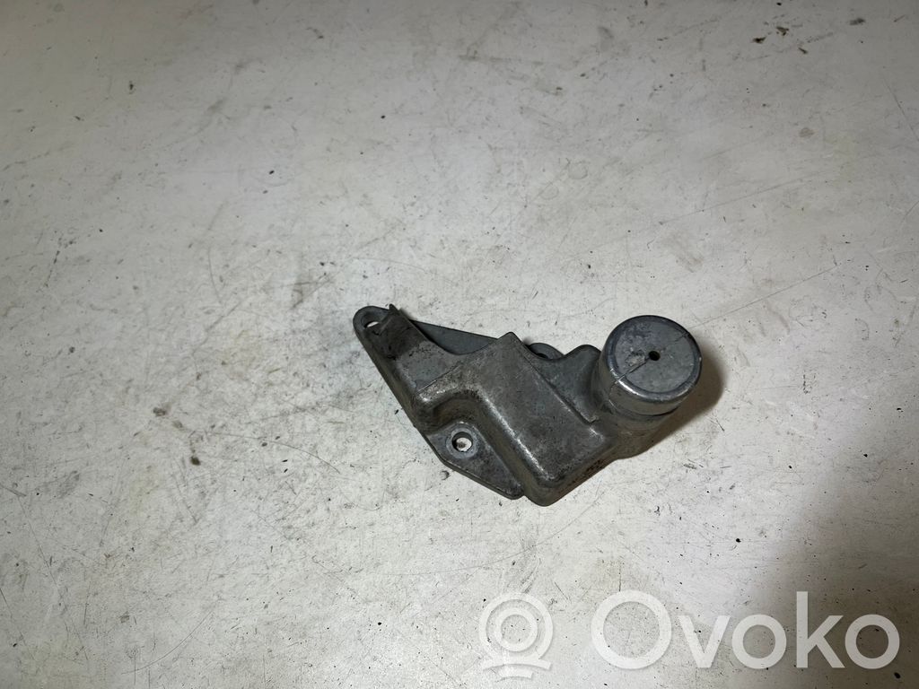 Audi 100 S4 C4 Engine mounting bracket 