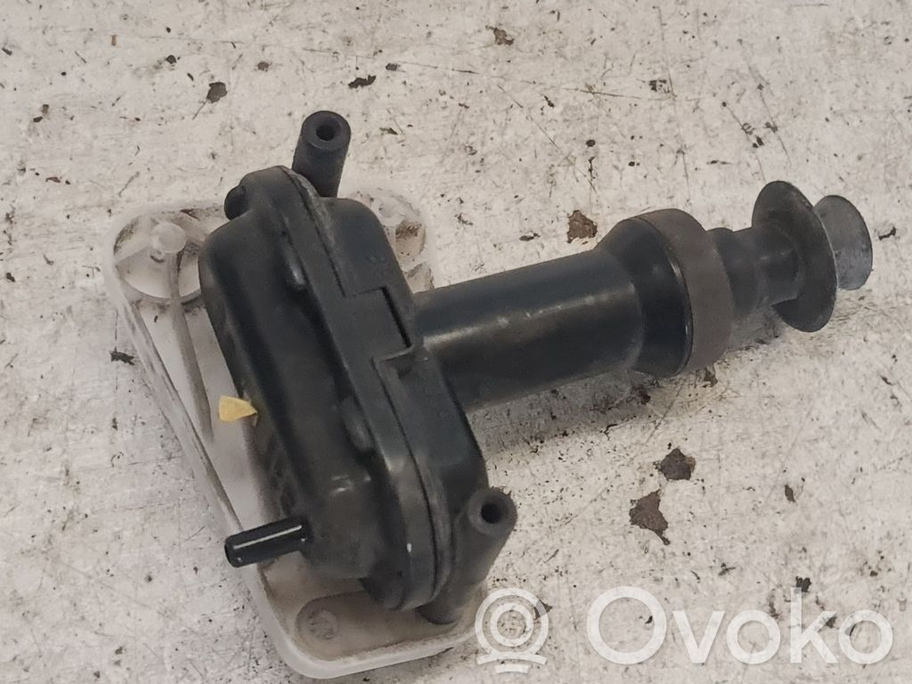 Audi 80 90 B3 Centrinio užrakto varikliukas 