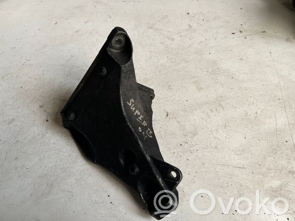 Volkswagen PASSAT B5.5 Engine mounting bracket 