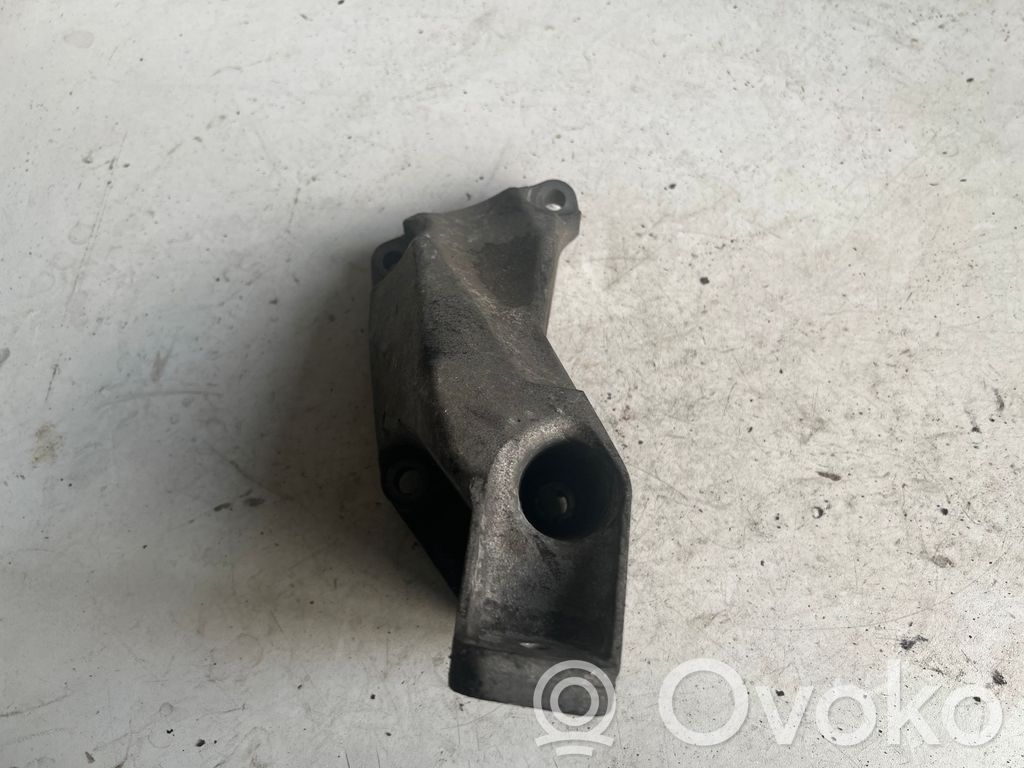 Skoda Superb B5 (3U) Engine mounting bracket 