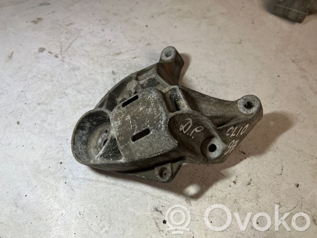 Renault Clio I Engine mount bracket 