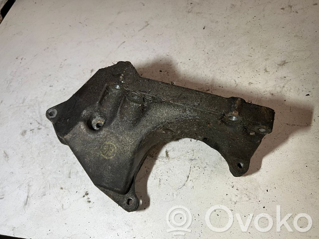 Opel Tigra A Engine mounting bracket 