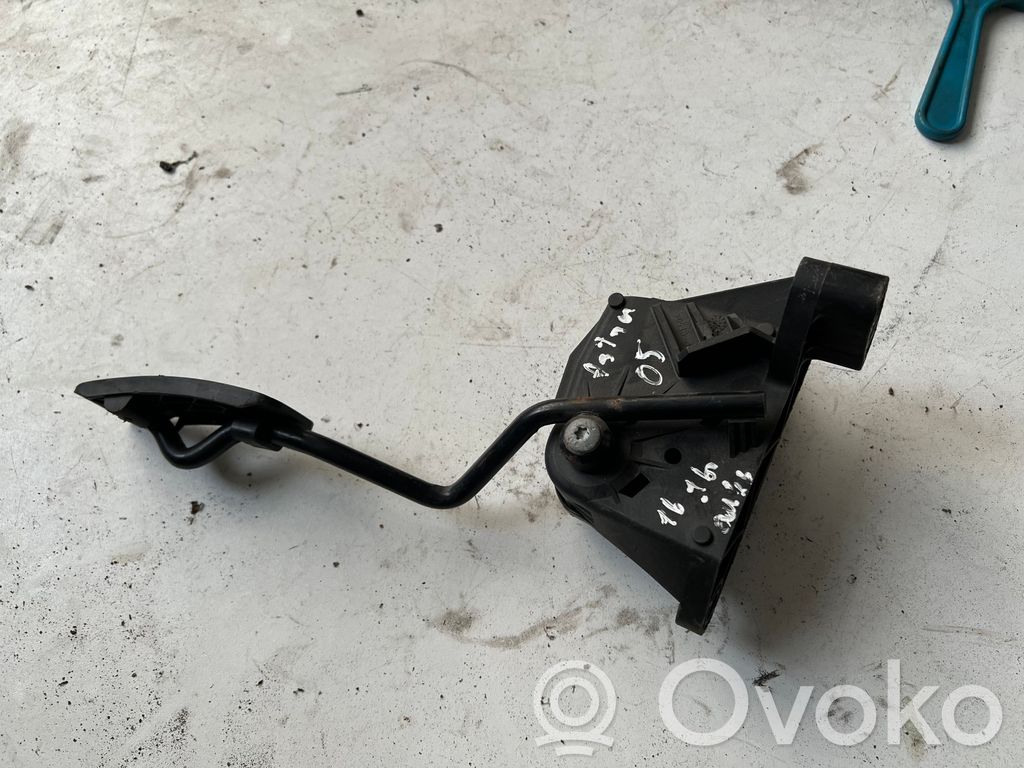 Opel Astra H Gaspedal 
