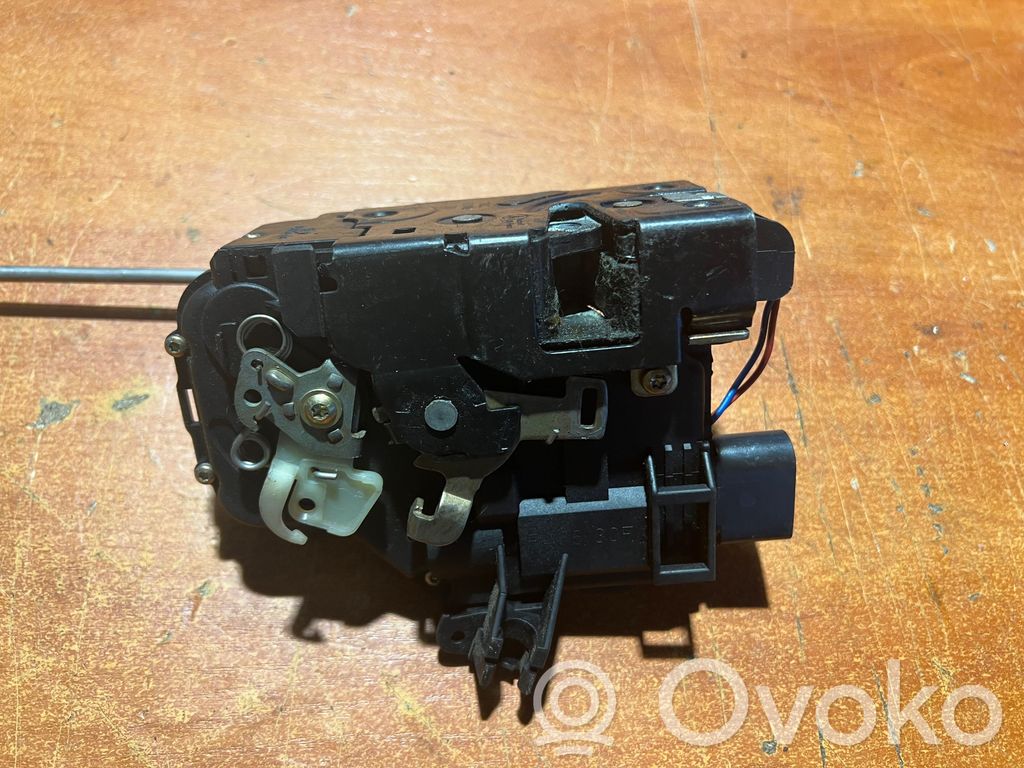 Audi A4 S4 B6 8E 8H Etuoven lukko 