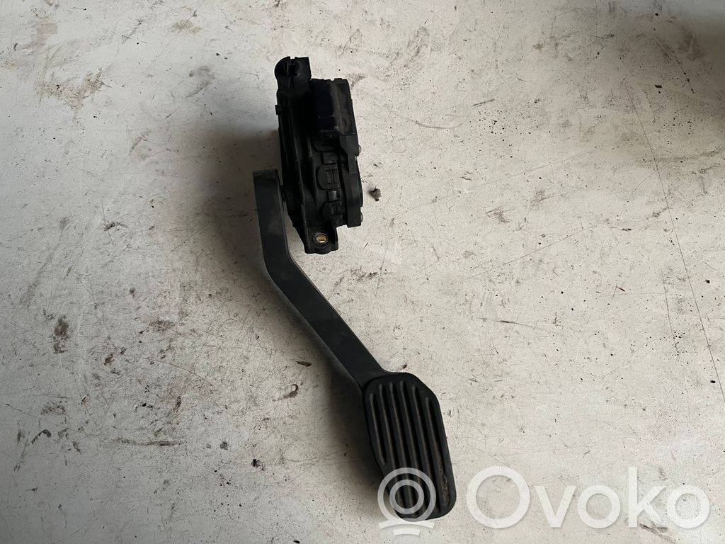 Volvo V70 Accelerator throttle pedal 