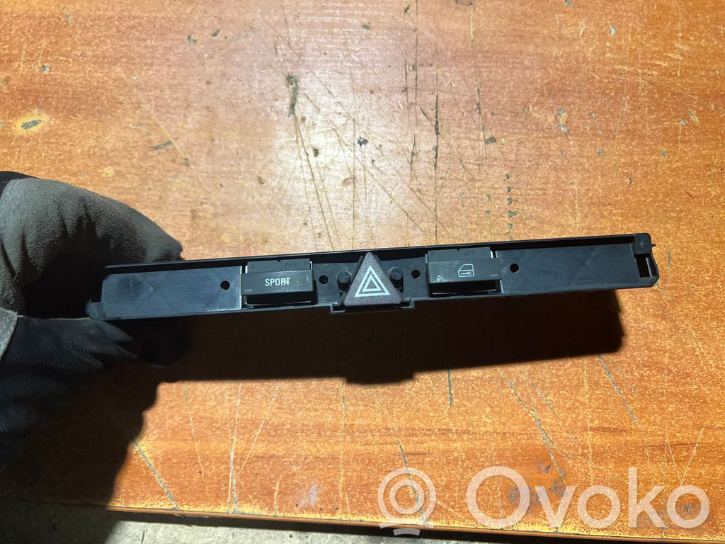 Opel Astra H Hazard light switch 