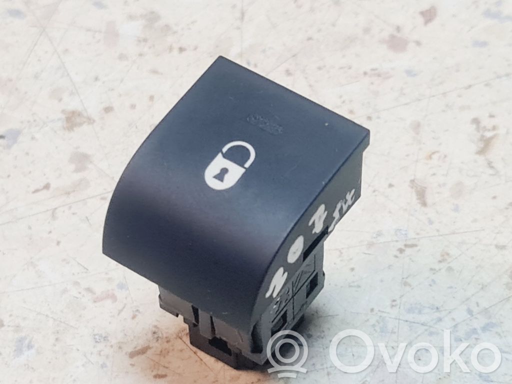 Peugeot 207 Central locking switch button 
