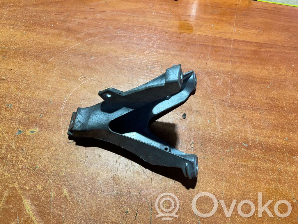 Engine mounting bracket   8E0199308AR