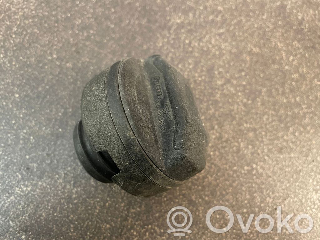 Audi A4 S4 B6 8E 8H Polttoainesäiliön täyttöaukon korkki 