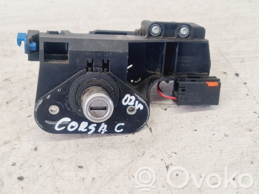 Opel Corsa C Zamek tylnej klapy bagażnika 