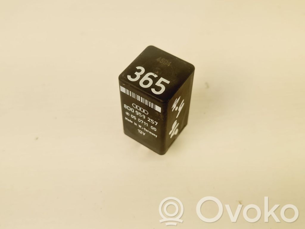 Audi A4 S4 B5 8D Muu rele 