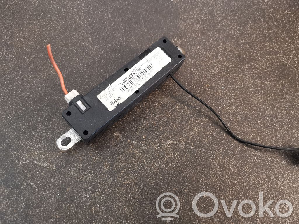 Jeep Cherokee III KJ Aerial antenna amplifier 