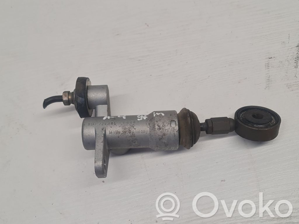 Audi A4 S4 B5 8D Kytkimen pääsylinteri 