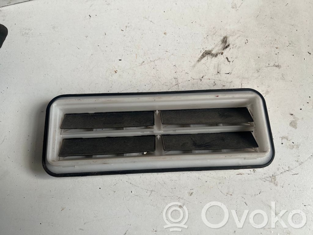 Opel Astra H Quarter panel pressure vent 