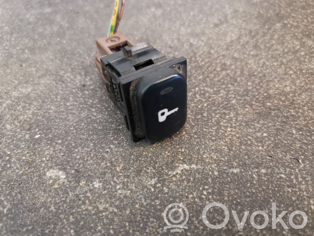 Peugeot 607 Central locking switch button 