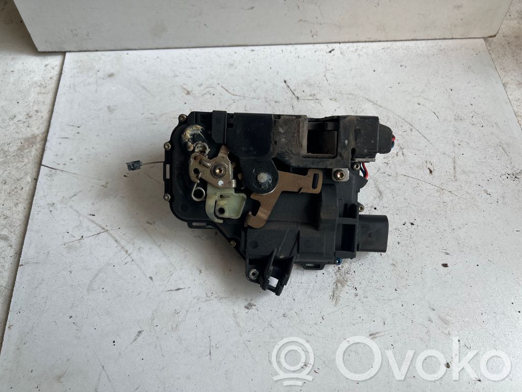 Volkswagen Golf IV Front door lock 