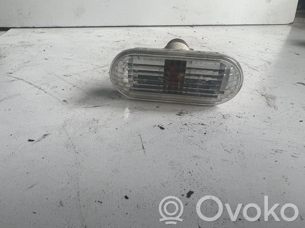Ford C-MAX I Front fender indicator light 