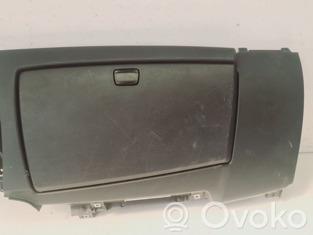 BMW 1 E81 E87 Daiktadėžės (bordačioko) komplektas 