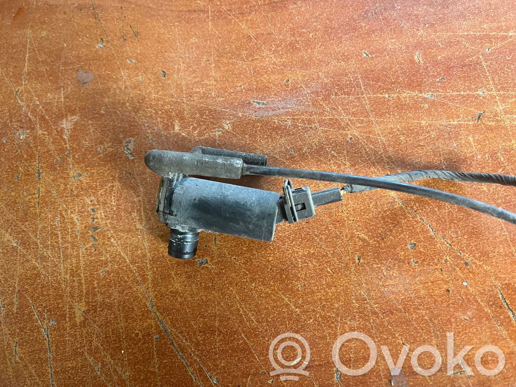 Ford Mondeo MK II Windscreen/windshield washer pump 