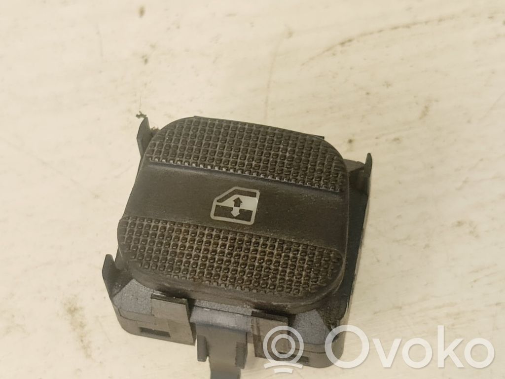 Volkswagen PASSAT B4 Electric window control switch 