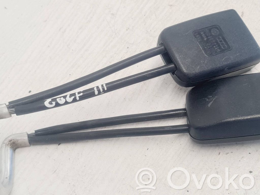 Volkswagen Golf III Klamra środkowego pasa bezpieczeństwa fotela tylnego 